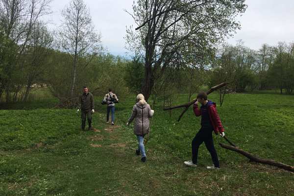 Сотрудники учреждения приняли участие в уборке парка в Кингисеппе